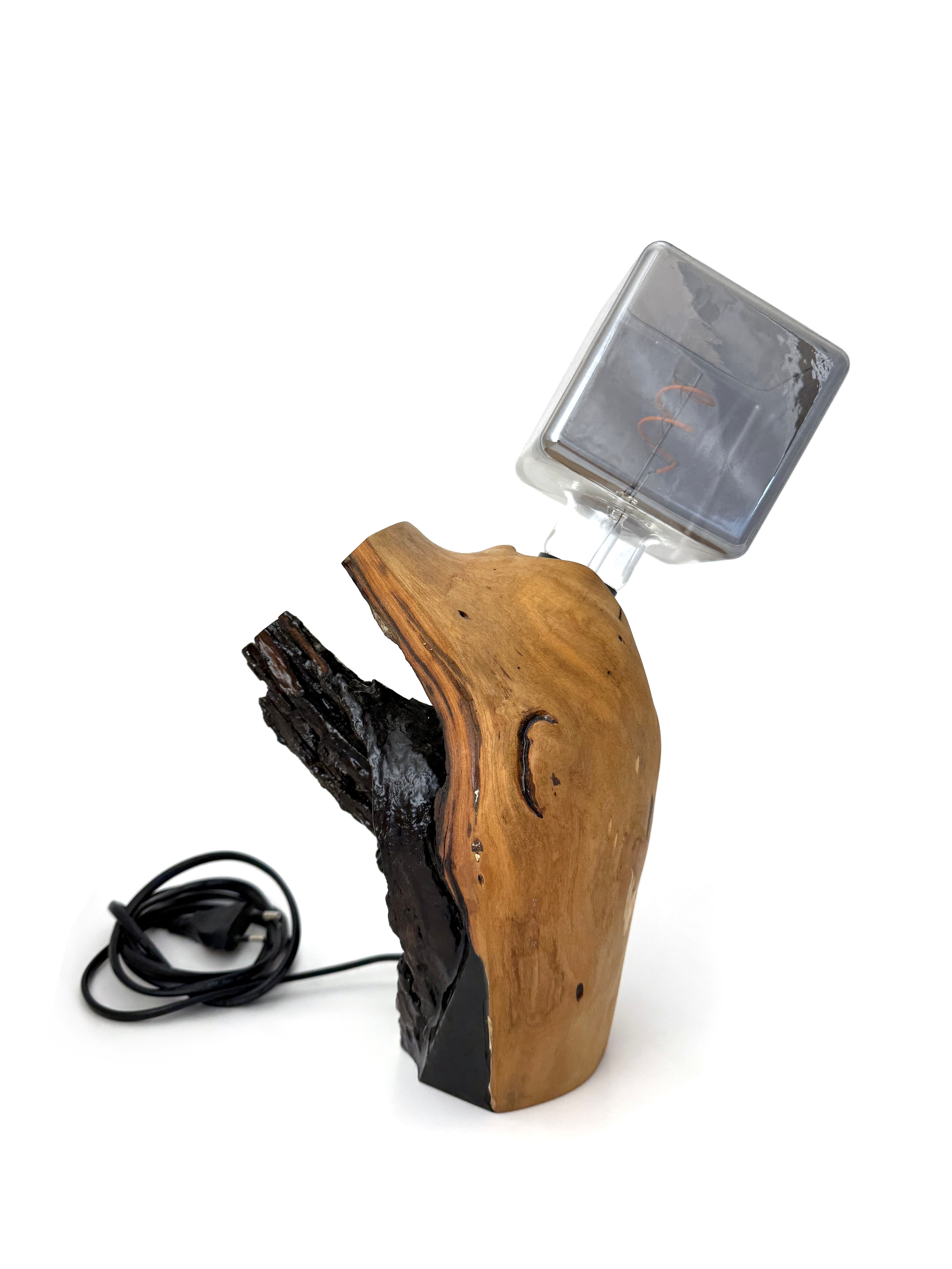 Cat like Statuette Lamp left